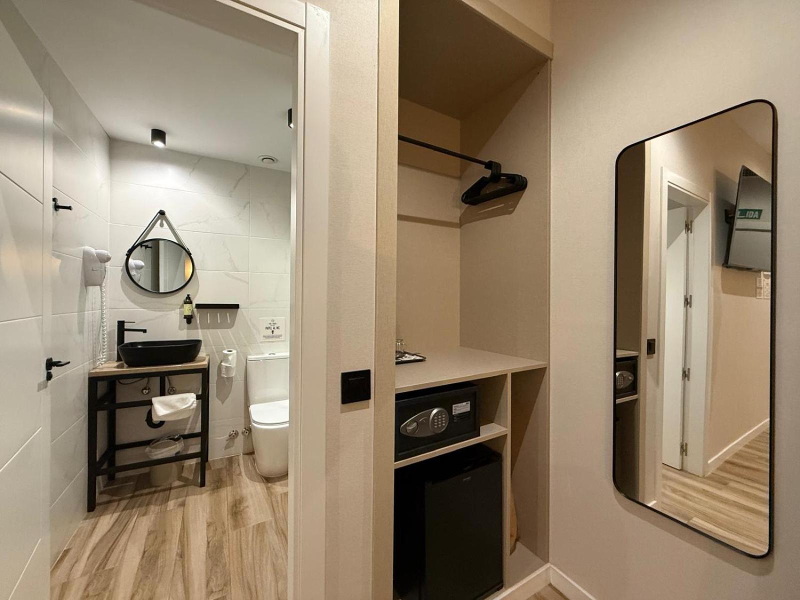 Cc Opera Suites Madrid Buitenkant foto